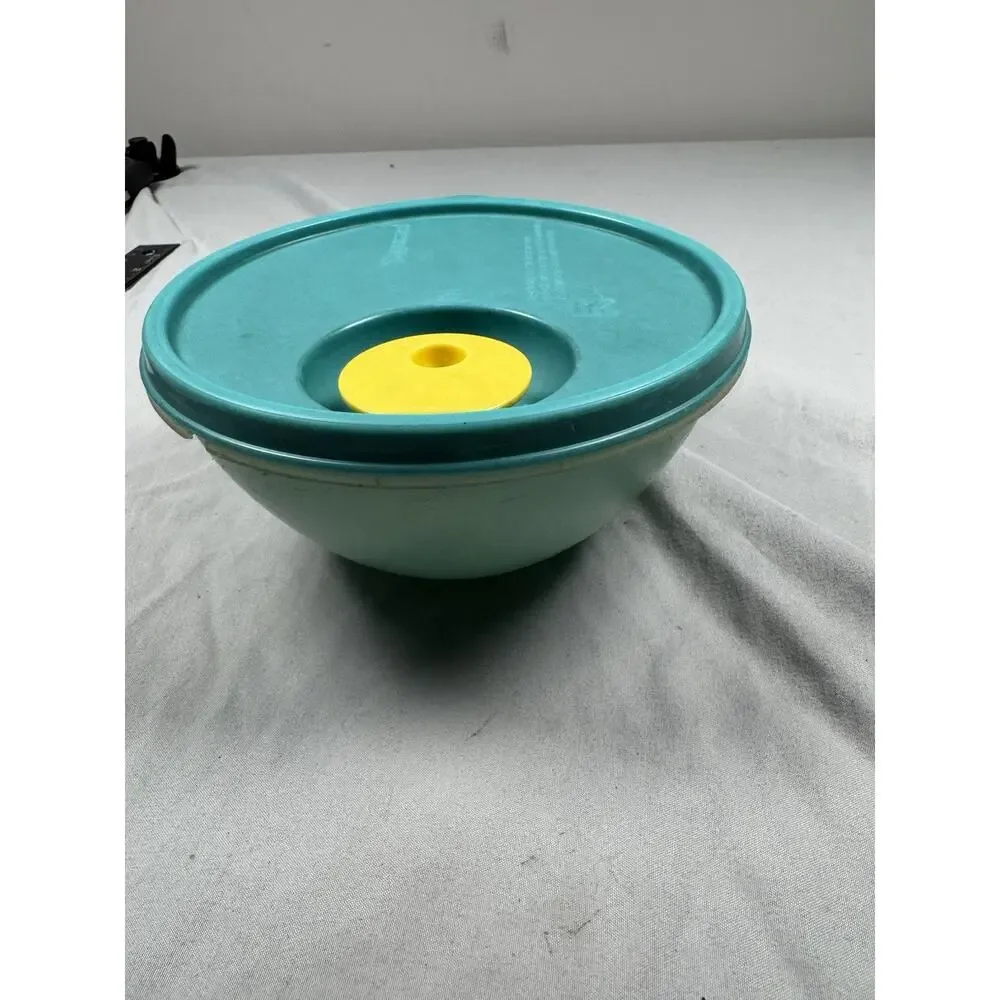 Vintage Tupperware Wonderlier Bowl w Vent N Serve Lid Green #233-4 USA